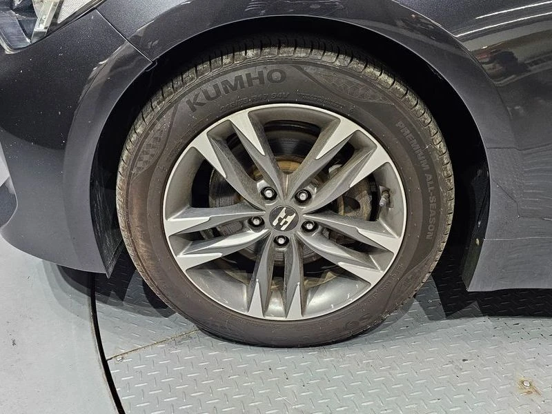 Kia Stinger 2.2 Diesel 2WD| 200к.с.| ВКЛ.ТЕХНОТЕСТ, снимка 5 - Автомобили и джипове - 55261377