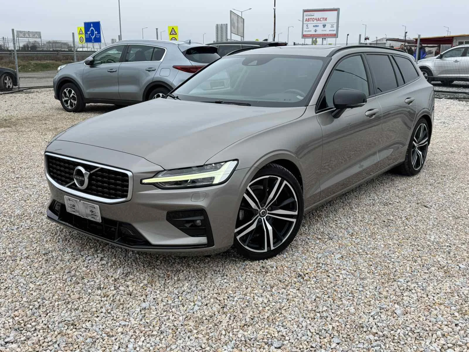 Volvo V60 D4 2.0d R- DESIGN, снимка 1