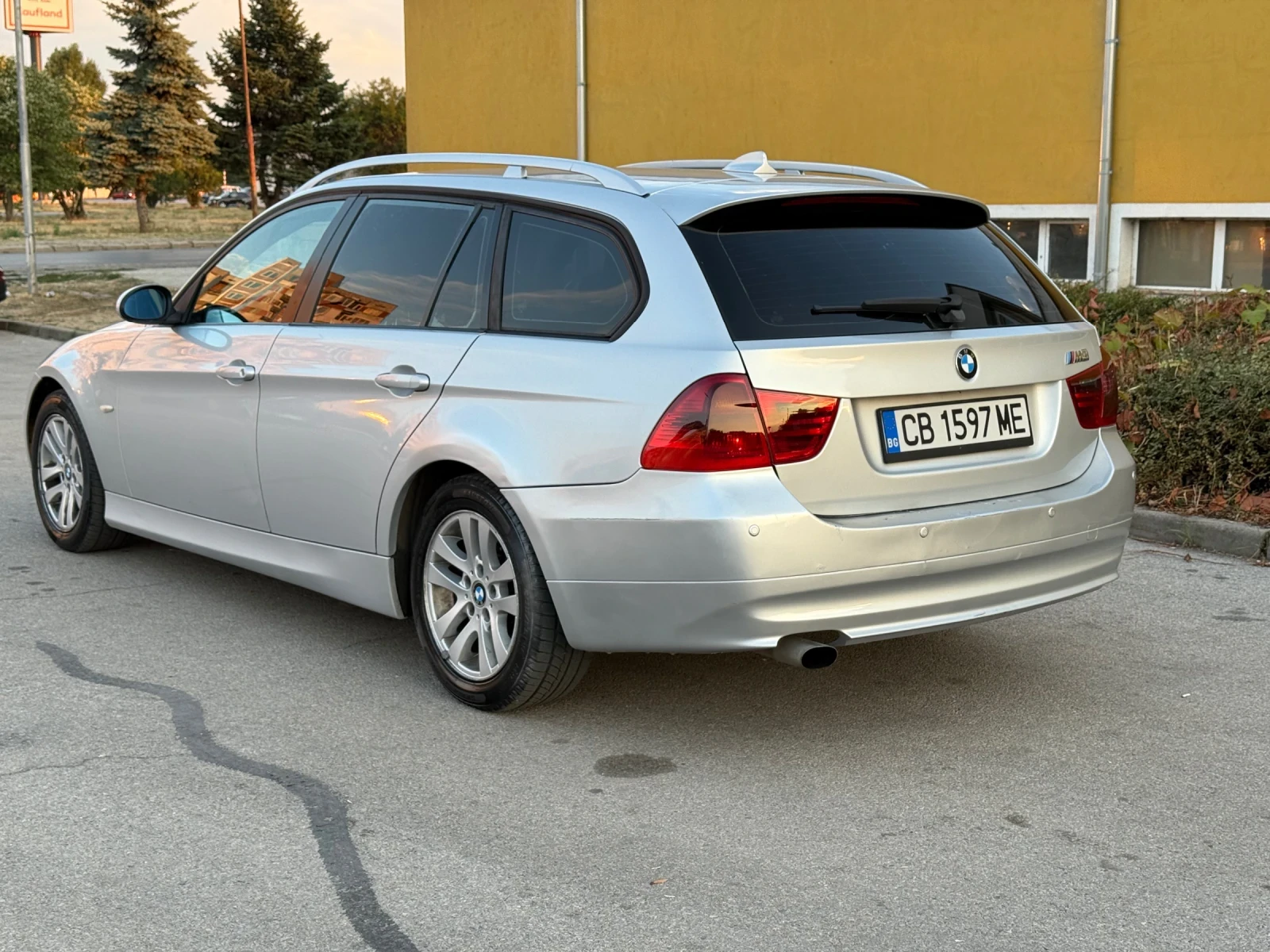 BMW 320 2.0 d автоматик - изображение 4