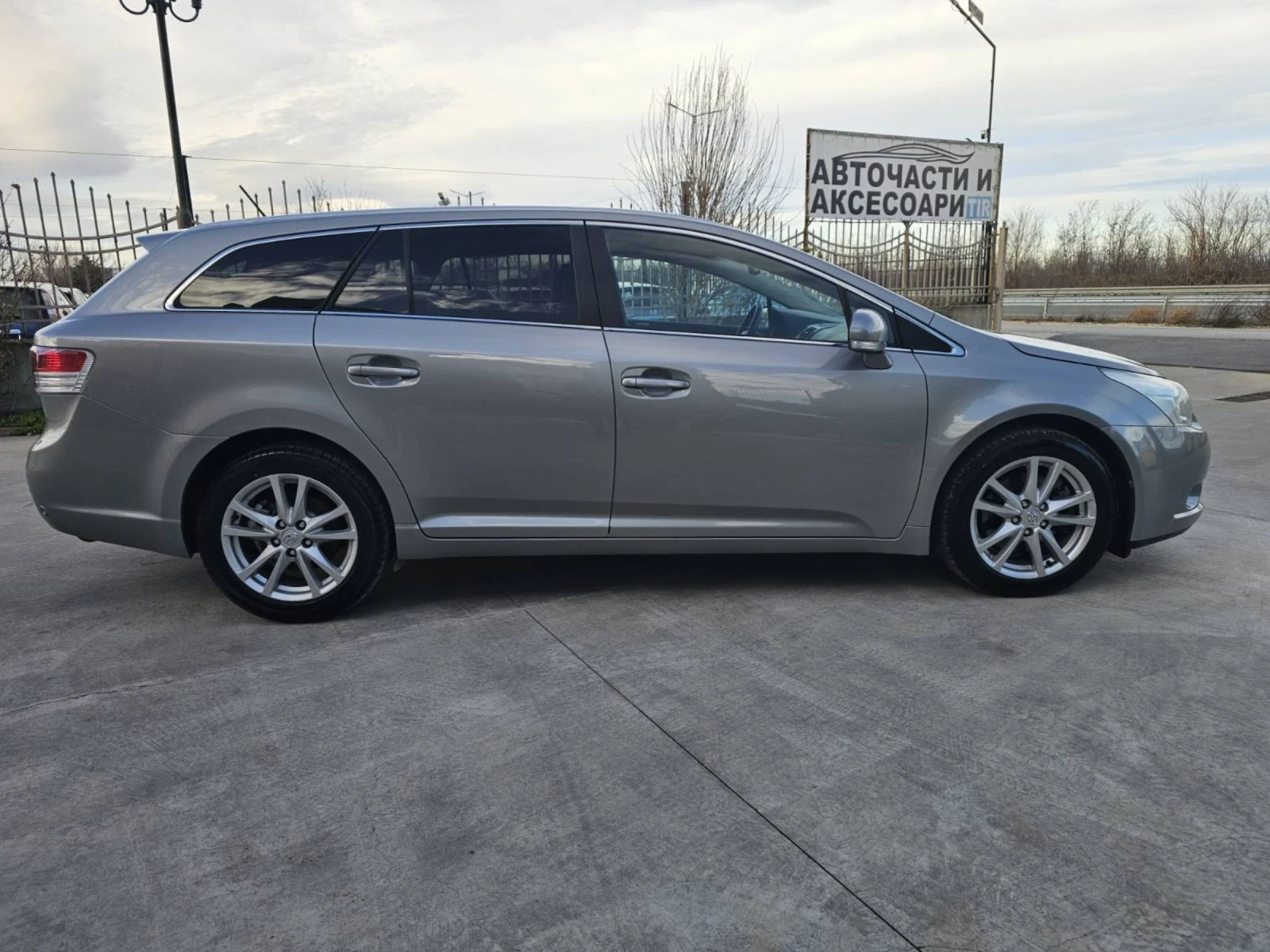 Toyota Avensis 2.2 D-4D/150 к.с. - изображение 7