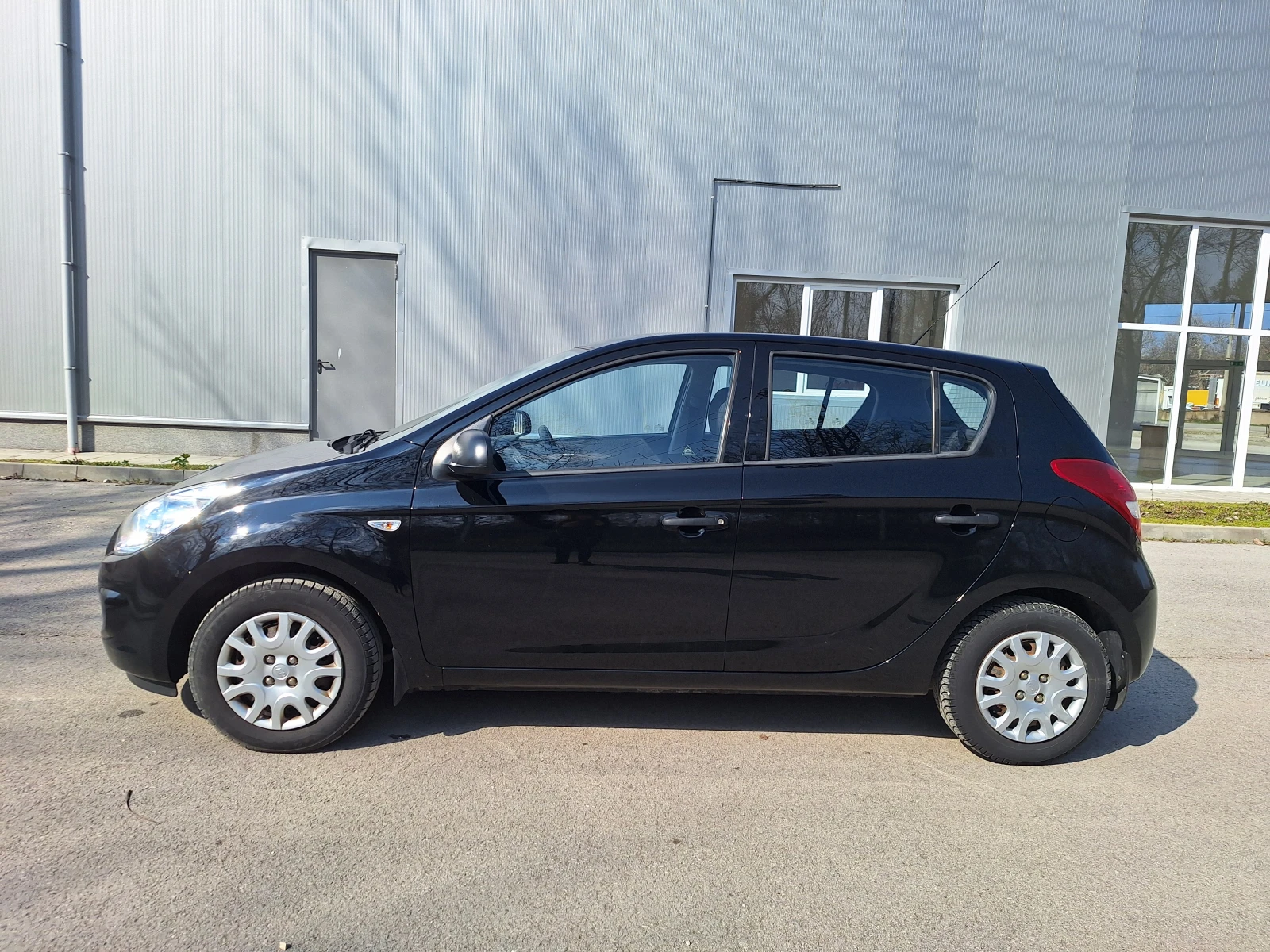 Hyundai I20 ОБСЛУЖЕН ТОП ОФЕРТА, снимка 8 - Автомобили и джипове - 53898583