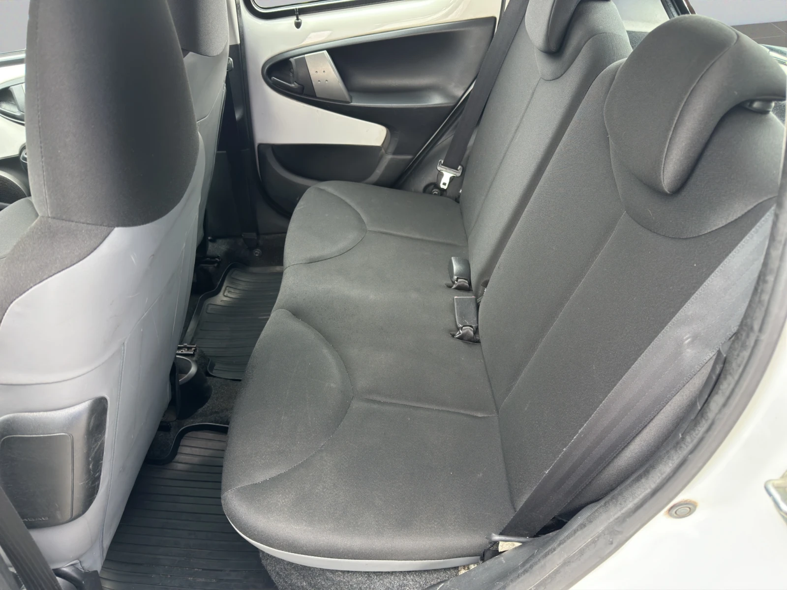 Toyota Aygo 1.0 VVT-i 68hp BVM5 E5 | Mobile.bg � ����������� 11