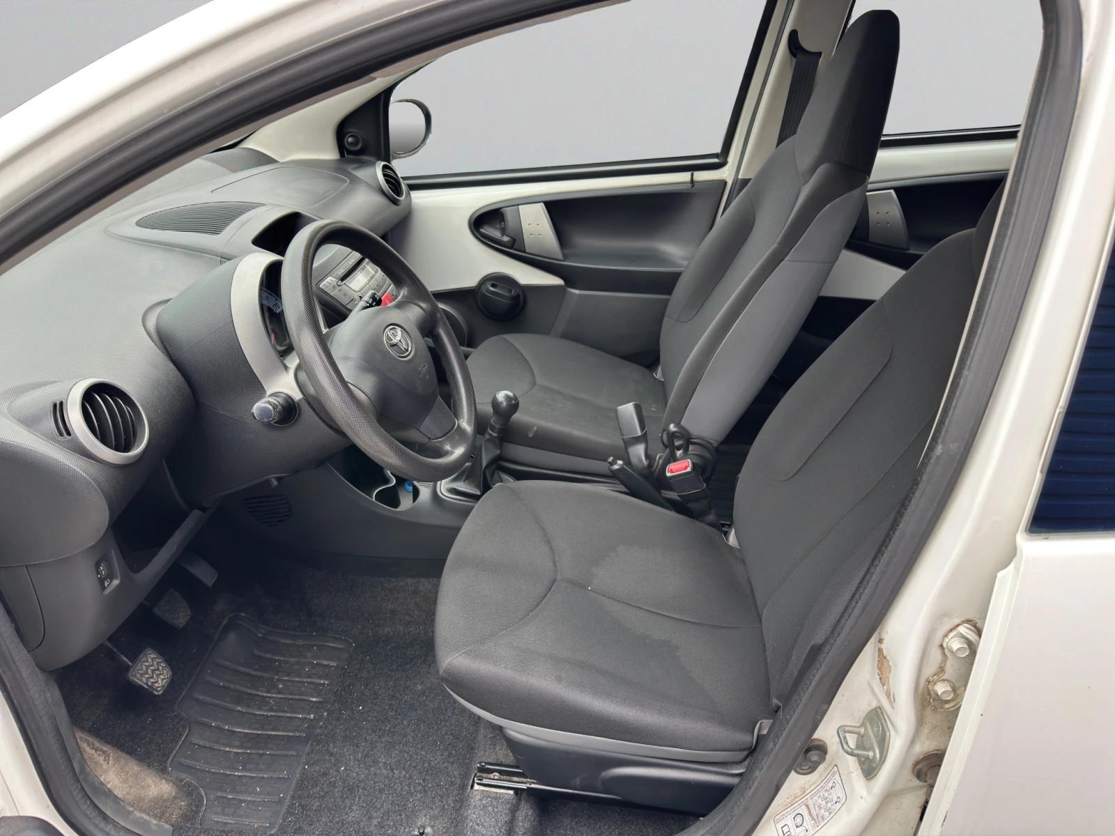 Toyota Aygo 1.0 VVT-i 68hp BVM5 E5 | Mobile.bg � ����������� 9