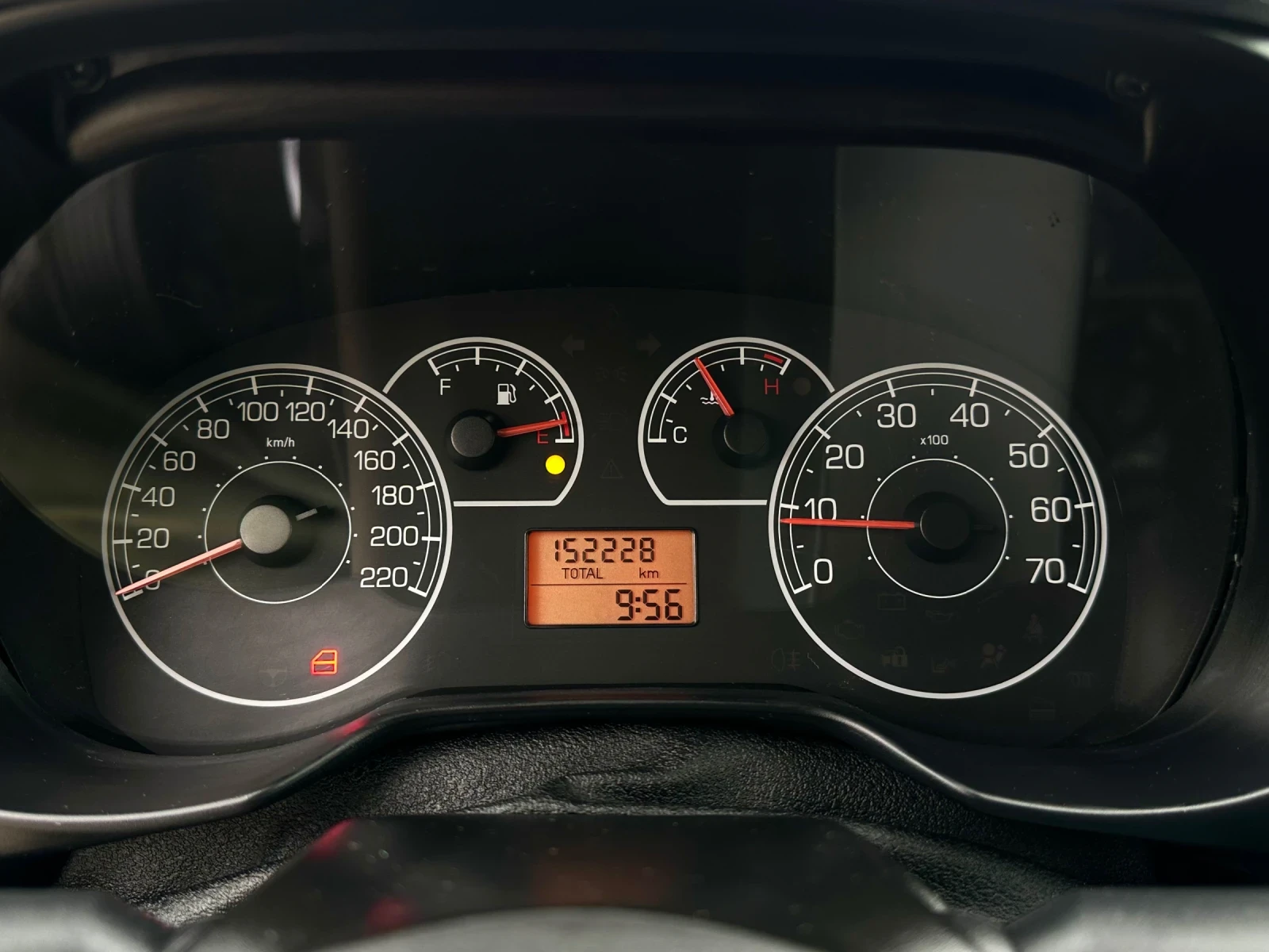 Fiat Punto 1.2i* Климатик* , снимка 13 - Автомобили и джипове - 54584460