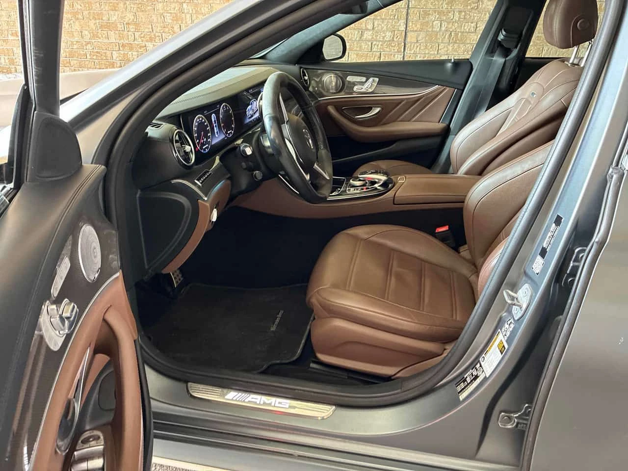 Mercedes-Benz E 63 AMG * S * МАСАЖИ * ДИСТРОНИК * 360 * BURMESTER, снимка 5 - Автомобили и джипове - 54647723