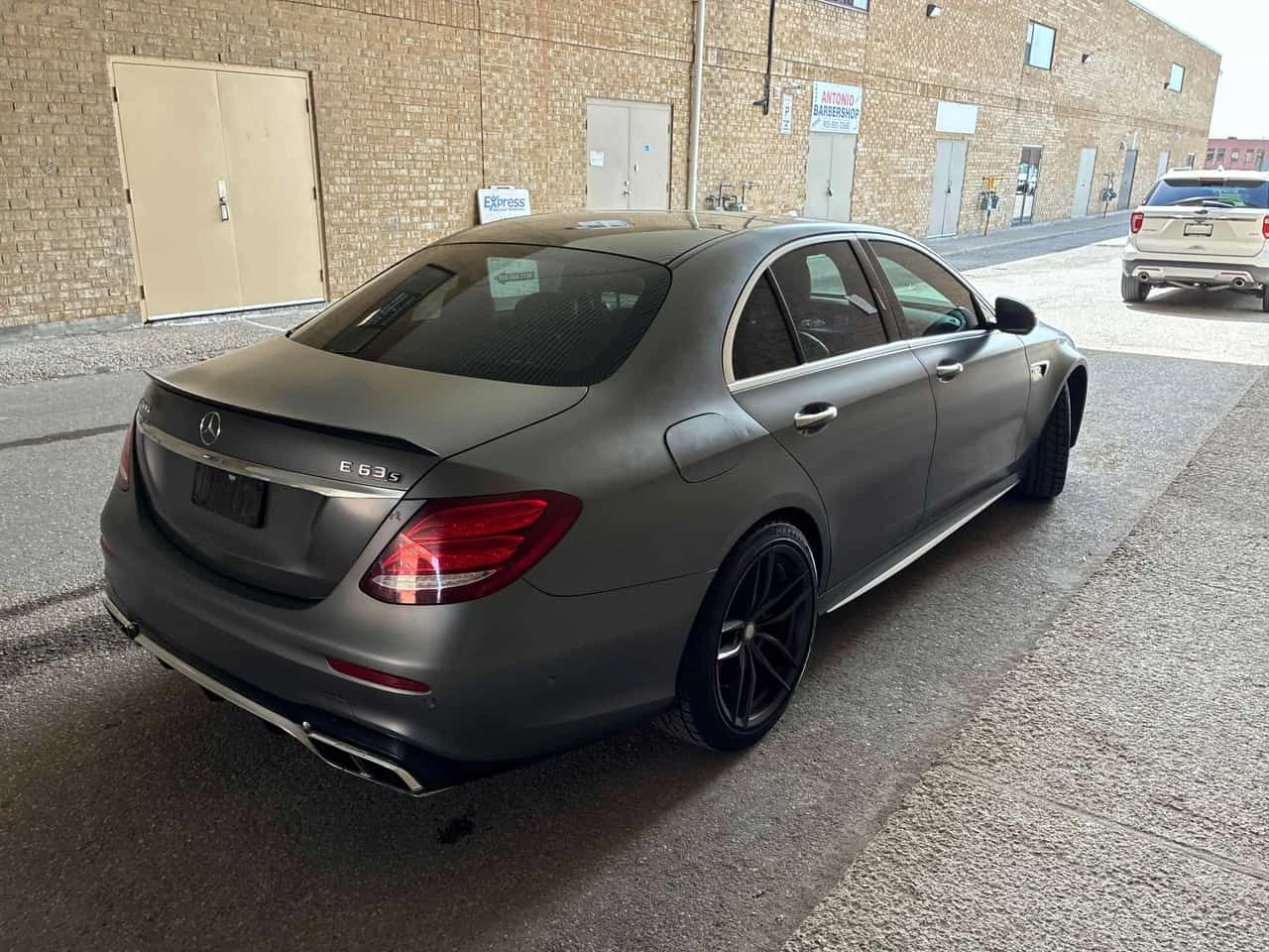 Mercedes-Benz E 63 AMG * S * МАСАЖИ * ДИСТРОНИК * 360 * BURMESTER, снимка 3 - Автомобили и джипове - 54647723