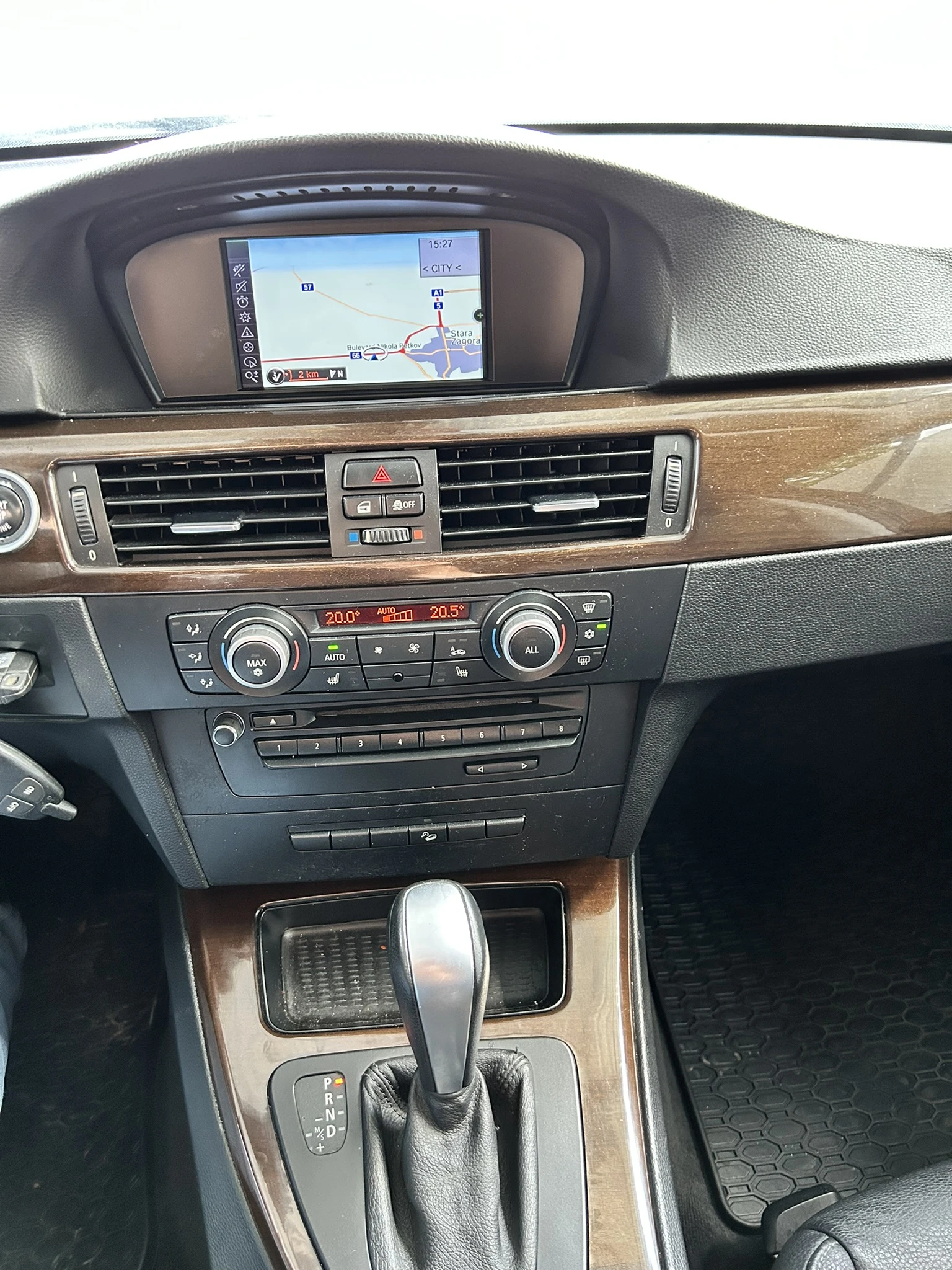 BMW 320 D* xDrive* Automat* Facelift* Navi* Кожа* Xenon, снимка 15 - Автомобили и джипове - 54651600