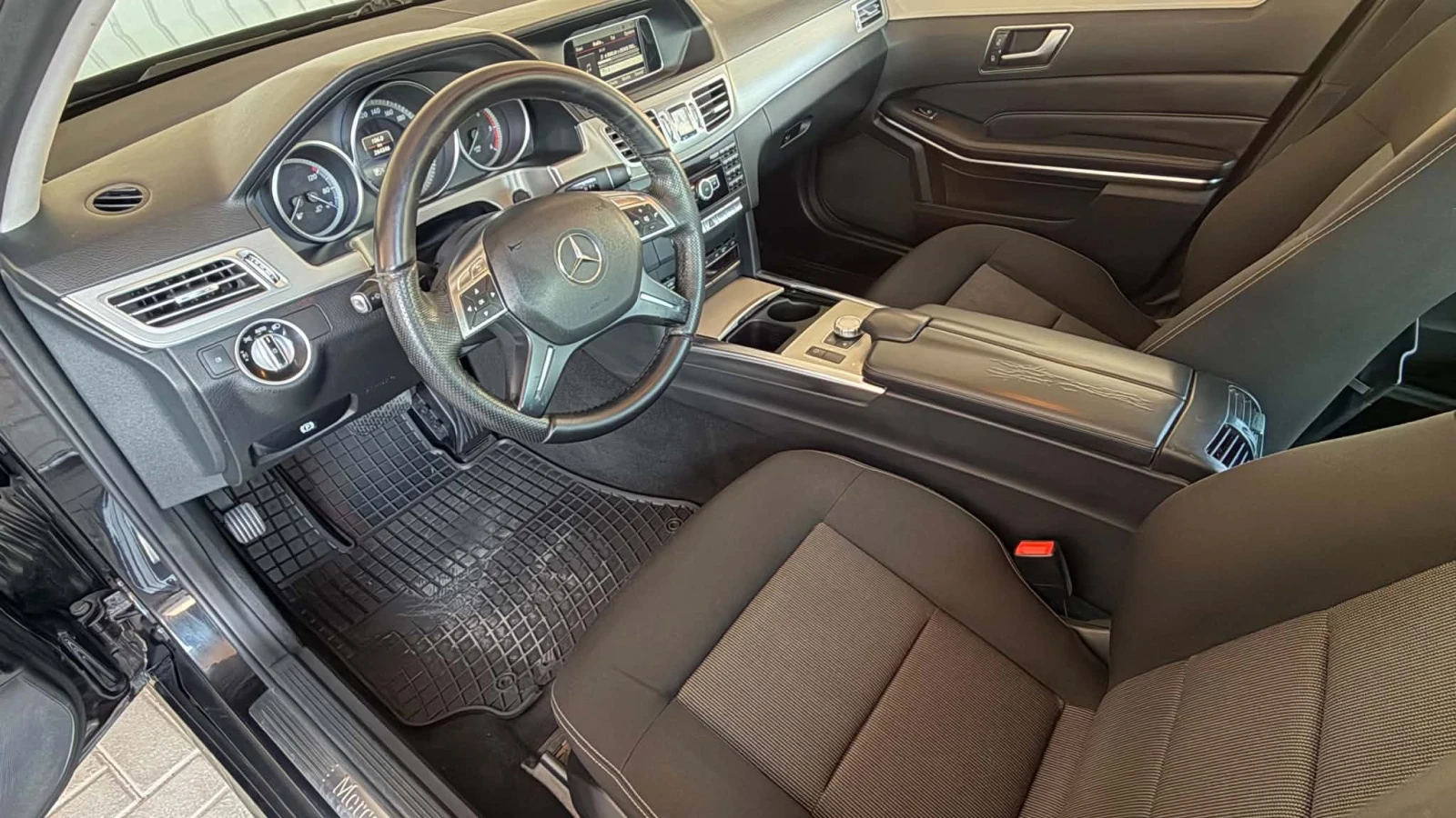 Mercedes-Benz E 200 В много добро състояние!!!, снимка 10 - Автомобили и джипове - 55787562