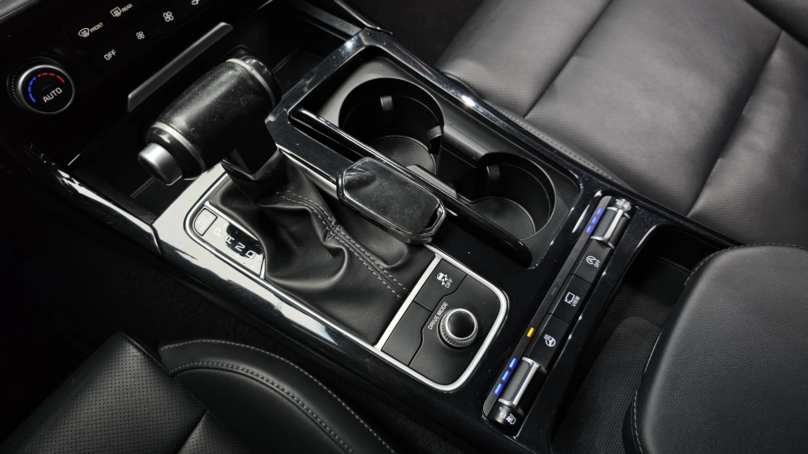 Kia Stinger 2.0* ПОДГРЕВ ВОЛАН* КРАЙНА ЦЕНА, снимка 9 - Автомобили и джипове - 56025478
