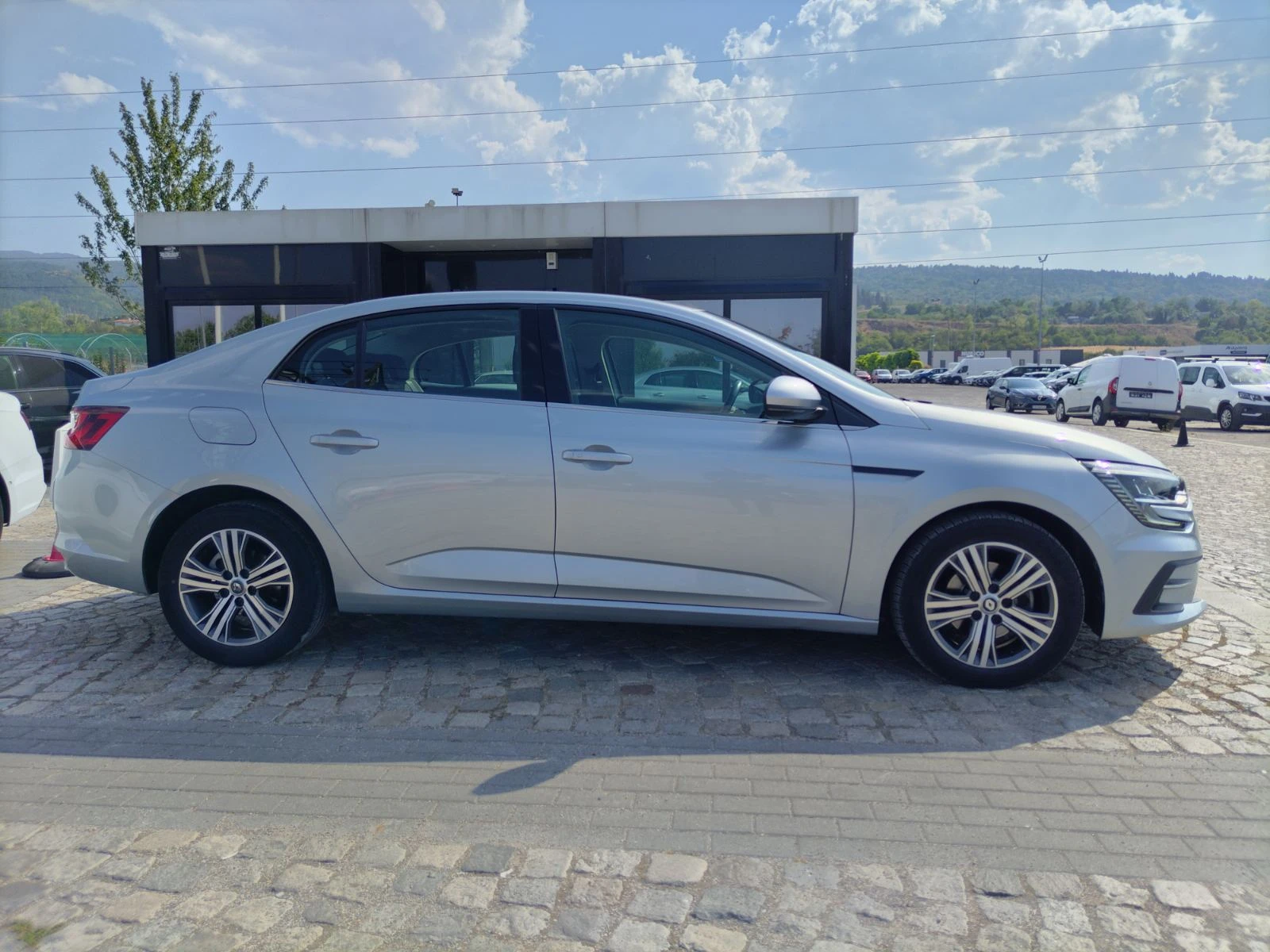 Renault Megane 1.3Tce/140к.с./ZEN, снимка 8 - Автомобили и джипове - 56041140
