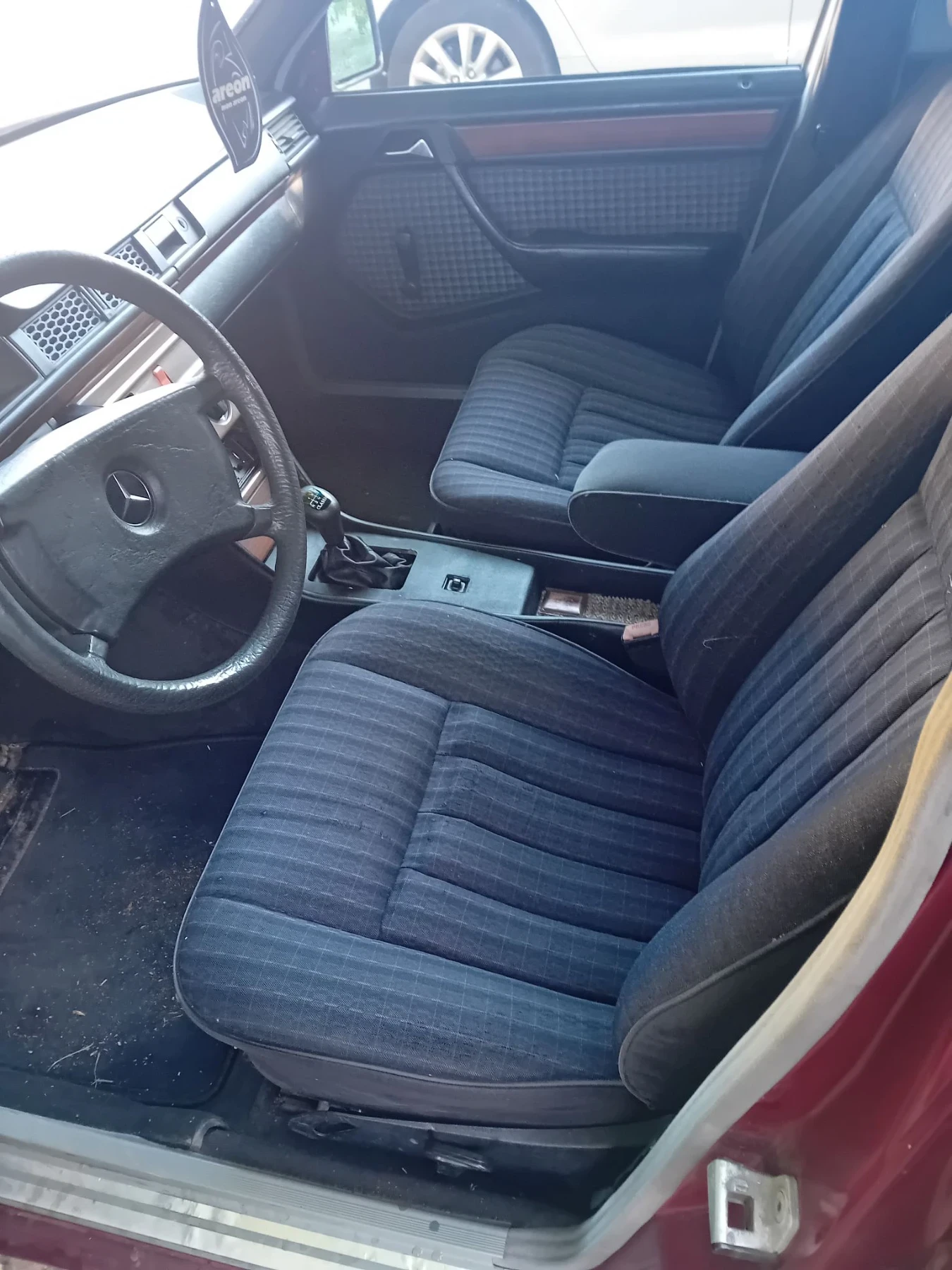 Mercedes-Benz 124 200d, снимка 7 - Автомобили и джипове - 56059390