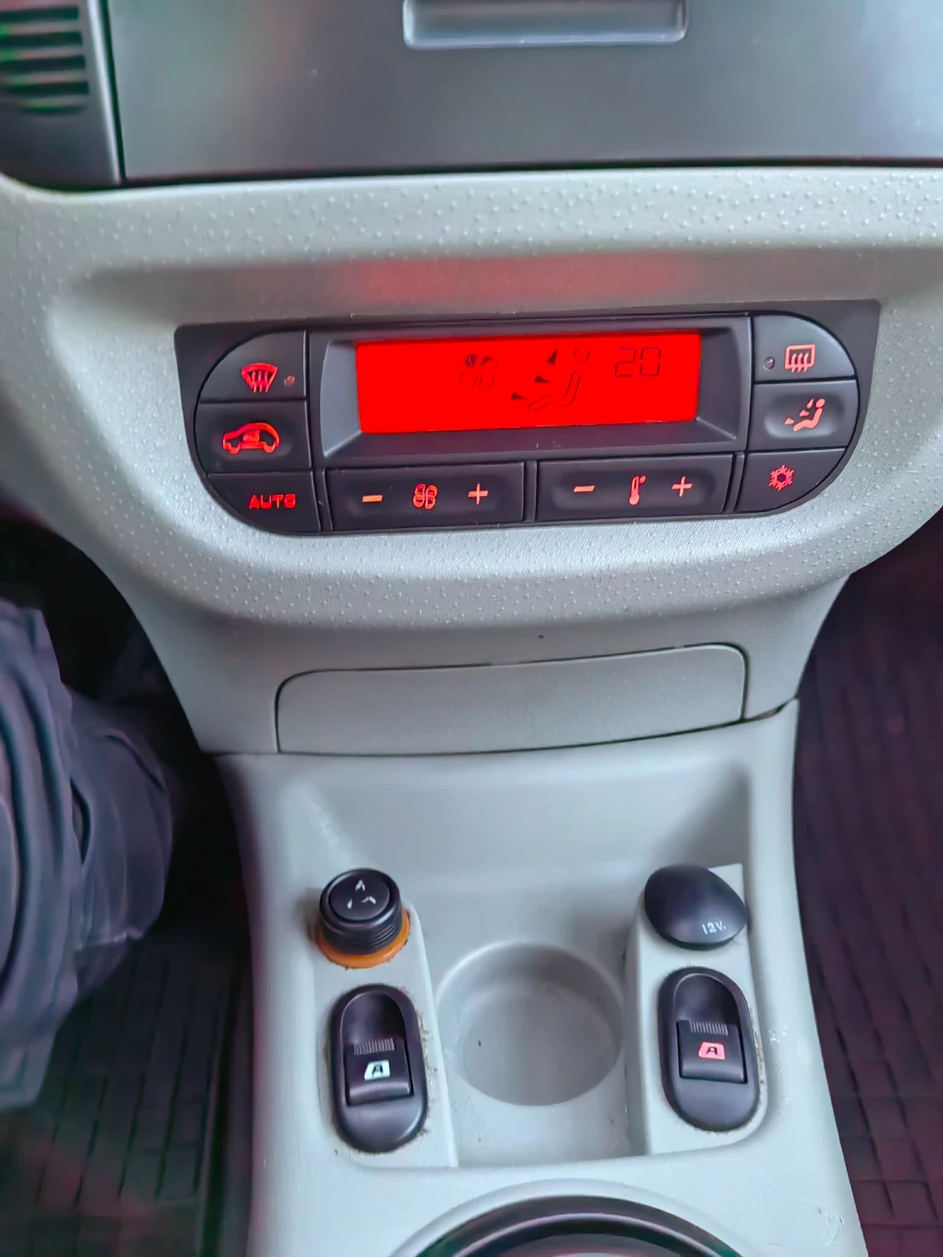 Citroen C3, снимка 3 - Автомобили и джипове - 56409847