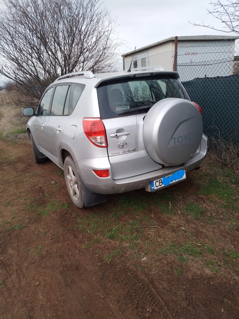 Toyota Rav4 2.2 D4D, снимка 3 - Автомобили и джипове - 48953078