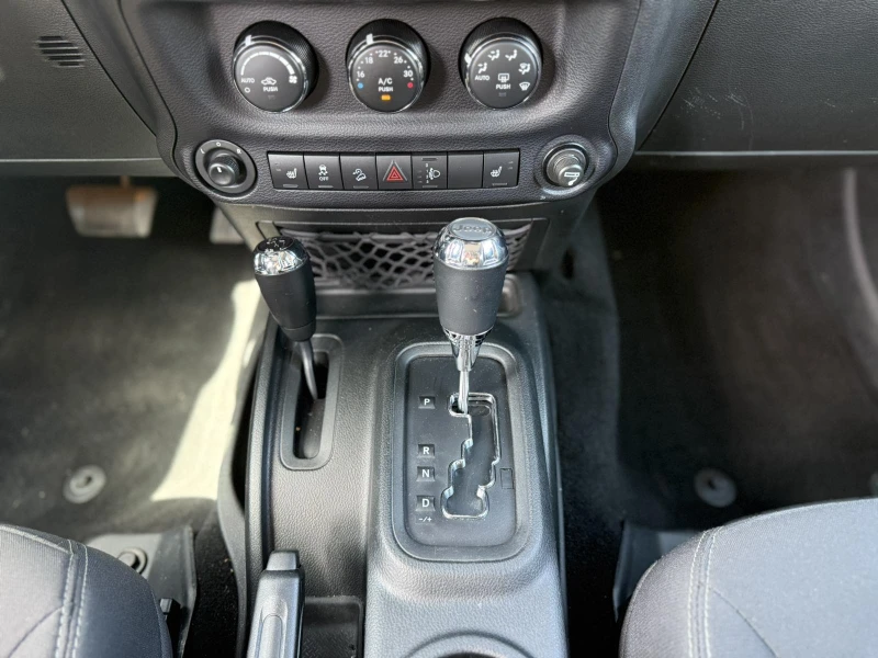 Jeep Wrangler 2.8 CRDi UNLIMITED SAHARA, снимка 13 - Автомобили и джипове - 51542700