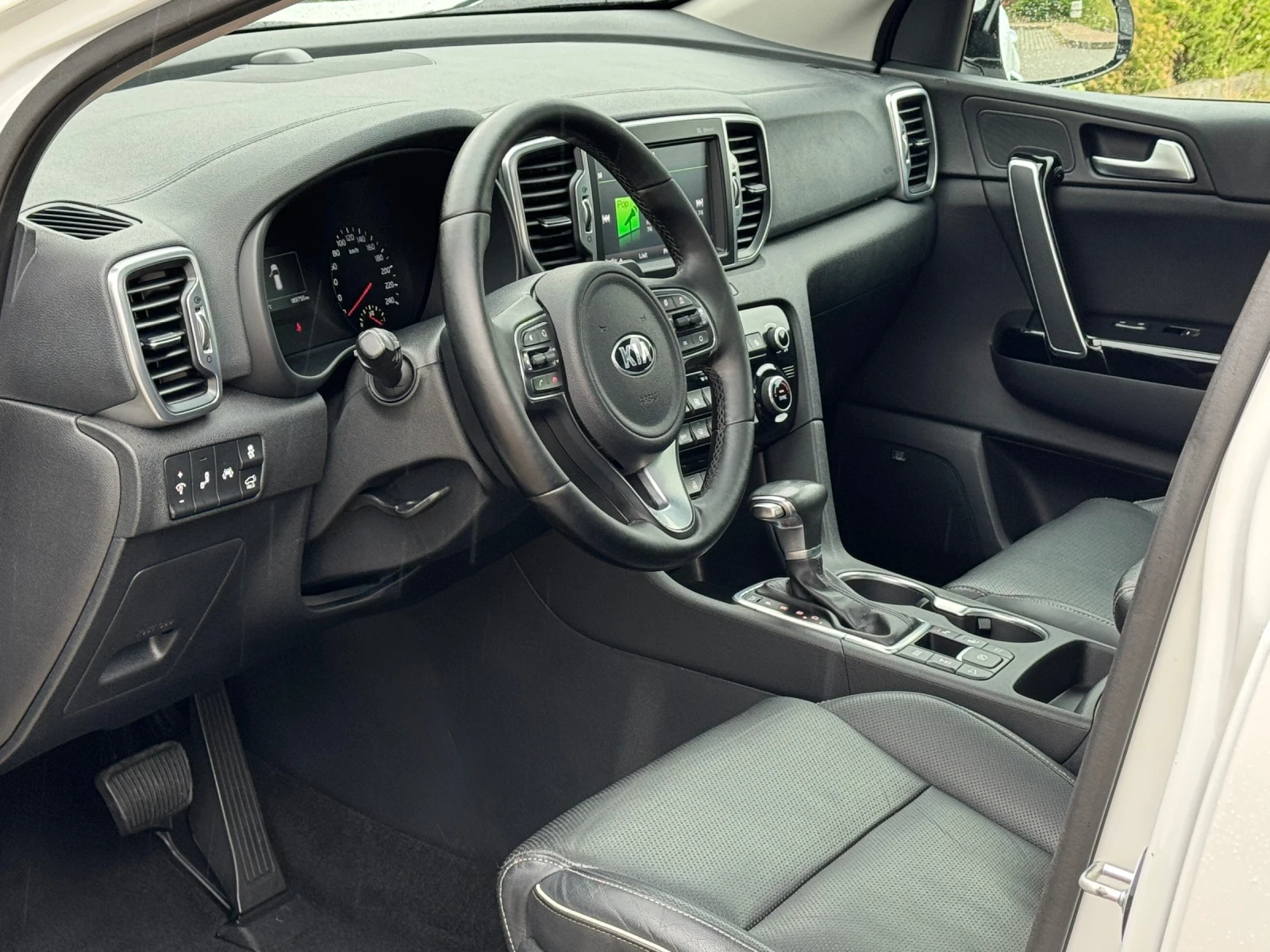 Kia Sportage 2.0D-ПАНОРАМА-ОБДУХВАНЕ-ПОДГРЕВ-ДИСТРОНИК-183Х.КМ! - изображение 10