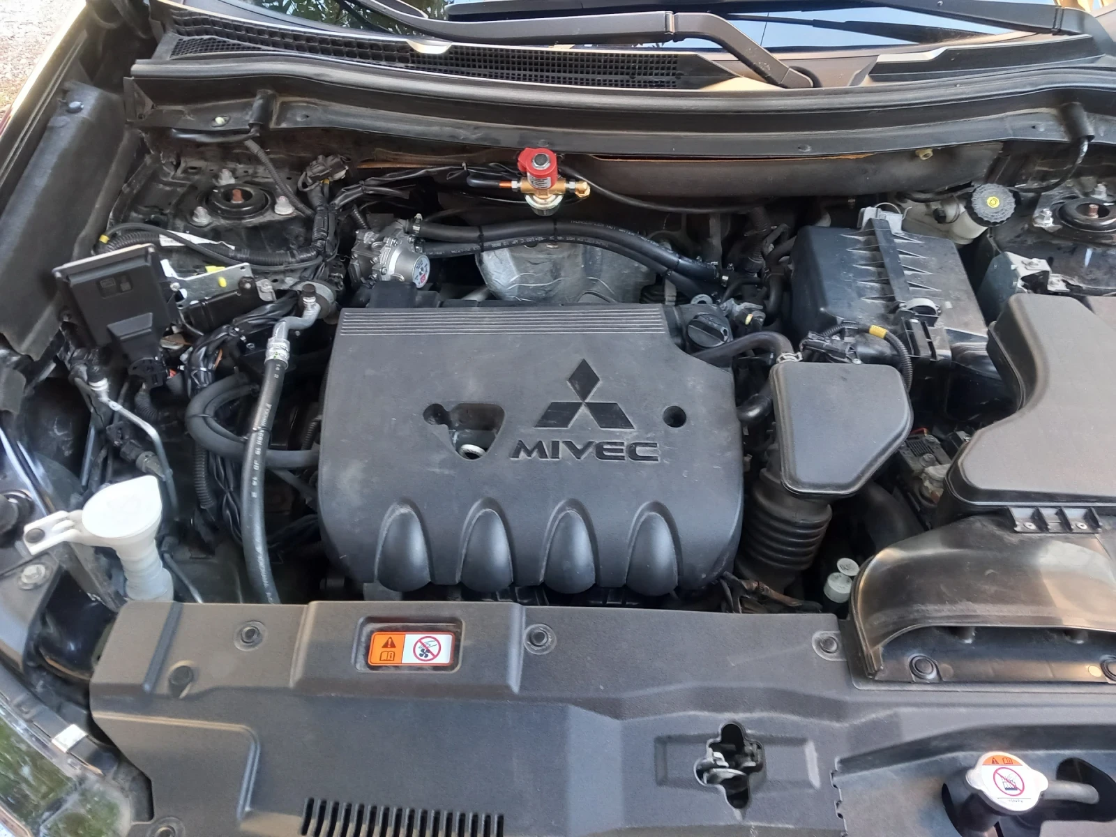 Mitsubishi Outlander 2.4SE 4X4 BRC  - изображение 8