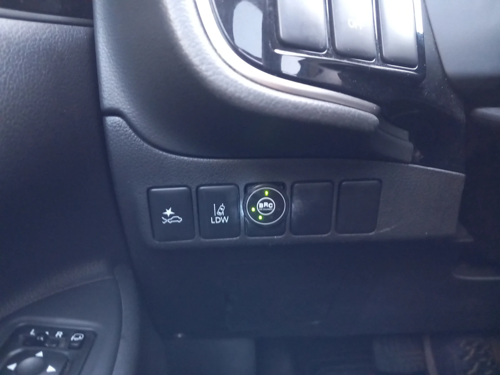 Mitsubishi Outlander 2.4SE 4X4 BRC  - изображение 6