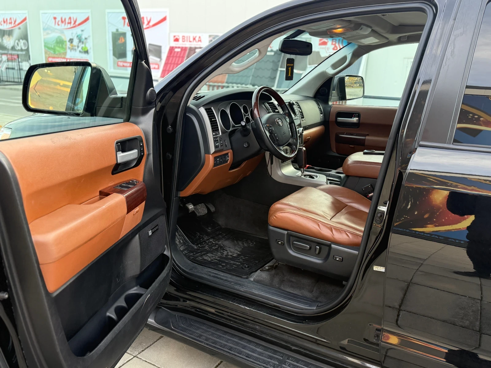 Toyota Sequoia  - изображение 7