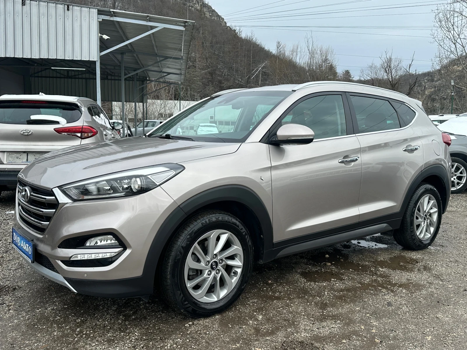 Hyundai Tucson 1.7CRDI-XPOSSIBLE-ОБСЛУЖЕН-НАВИ-КАМЕРА-ПОДГРЕВИ - изображение 2