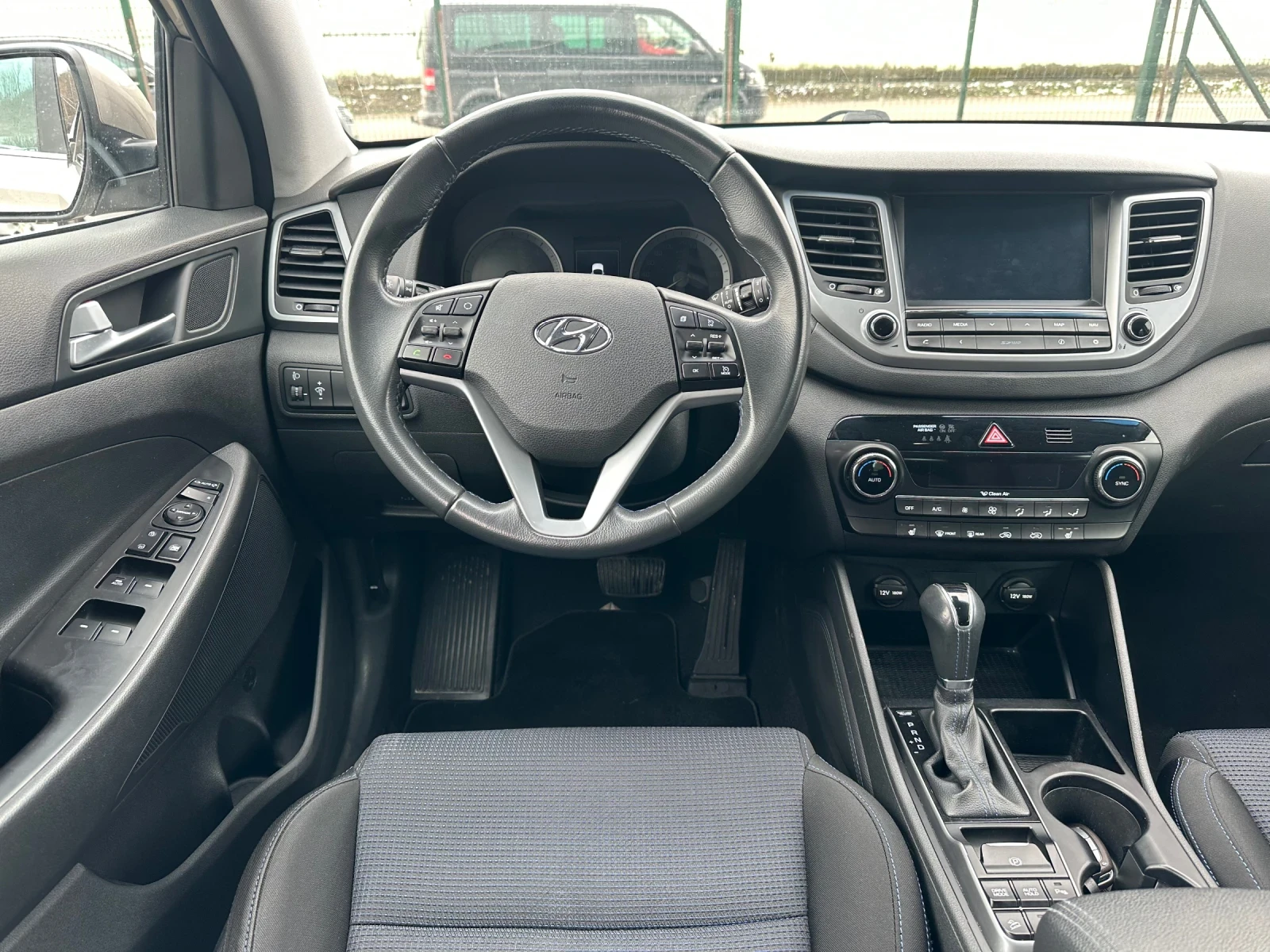Hyundai Tucson 1.7CRDI-XPOSSIBLE-ОБСЛУЖЕН-НАВИ-КАМЕРА-ПОДГРЕВИ - изображение 10