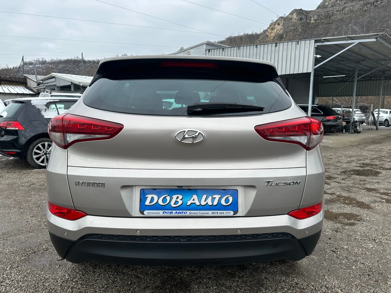 Hyundai Tucson 1.7CRDI-XPOSSIBLE-ОБСЛУЖЕН-НАВИ-КАМЕРА-ПОДГРЕВИ - изображение 4