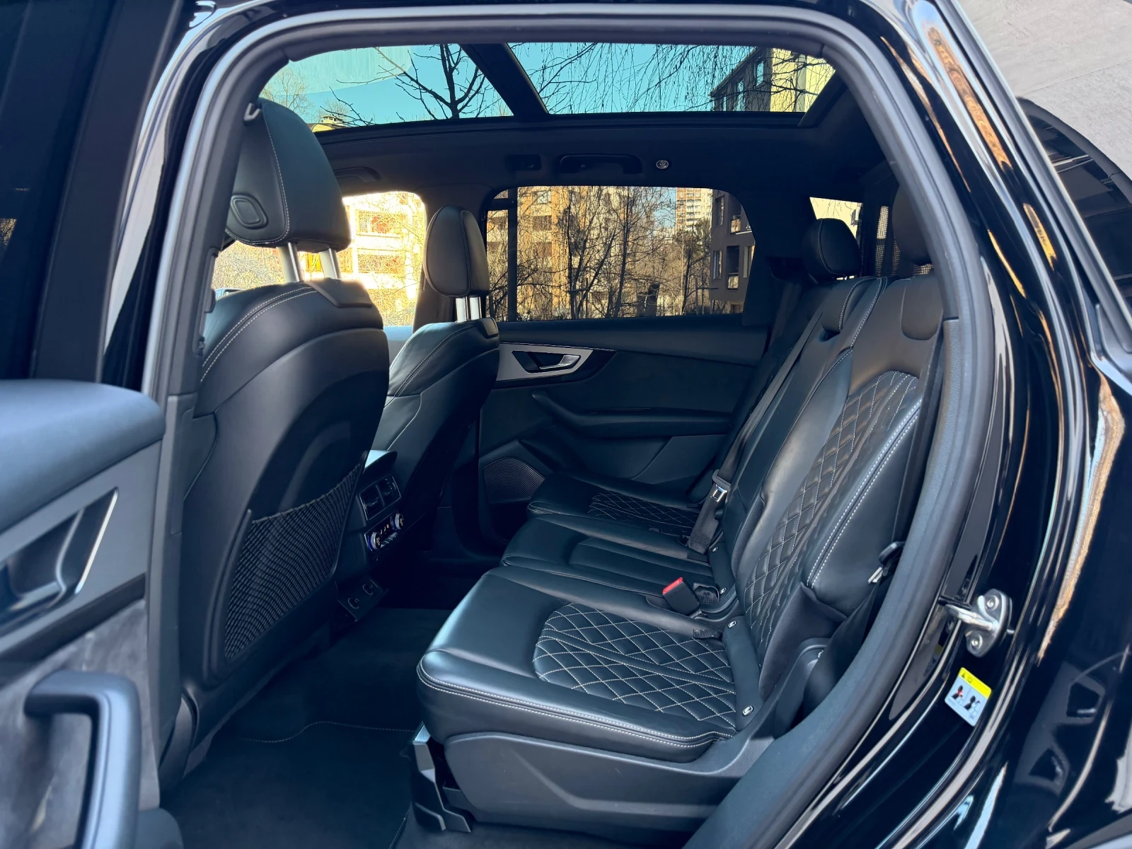 Audi SQ7 ПОДГРЕВ / ВЕНТИЛАЦИЯ / B&O / HEAD-UP, снимка 11 - Автомобили и джипове - 53857819