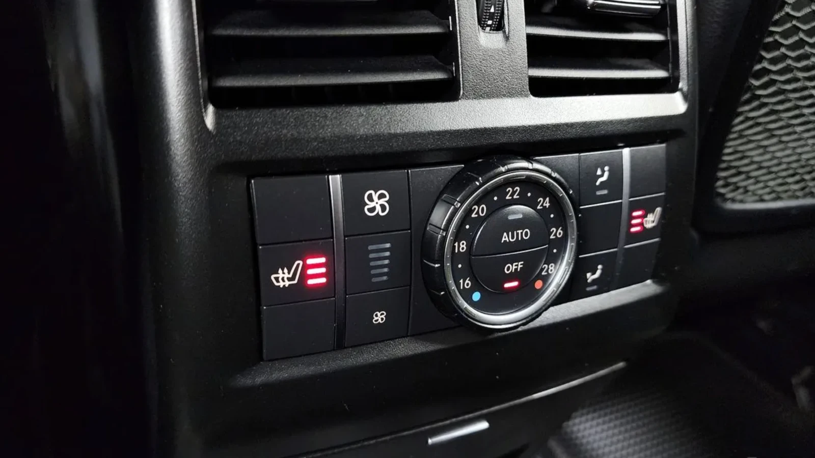 Mercedes-Benz GLE 350d PREMIUM | 4MATIC | 360 КАМЕРА | AMG-LINE | , снимка 15 - Автомобили и джипове - 54591321