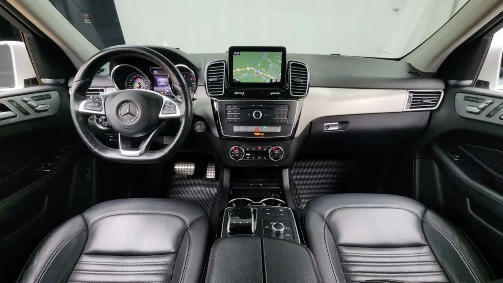 Mercedes-Benz GLE 350d PREMIUM | 4MATIC | 360 КАМЕРА | AMG-LINE | , снимка 10 - Автомобили и джипове - 54591321