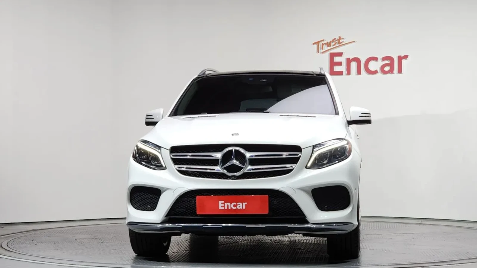 Mercedes-Benz GLE 350d PREMIUM | 4MATIC | 360 КАМЕРА | AMG-LINE | , снимка 2 - Автомобили и джипове - 54591321