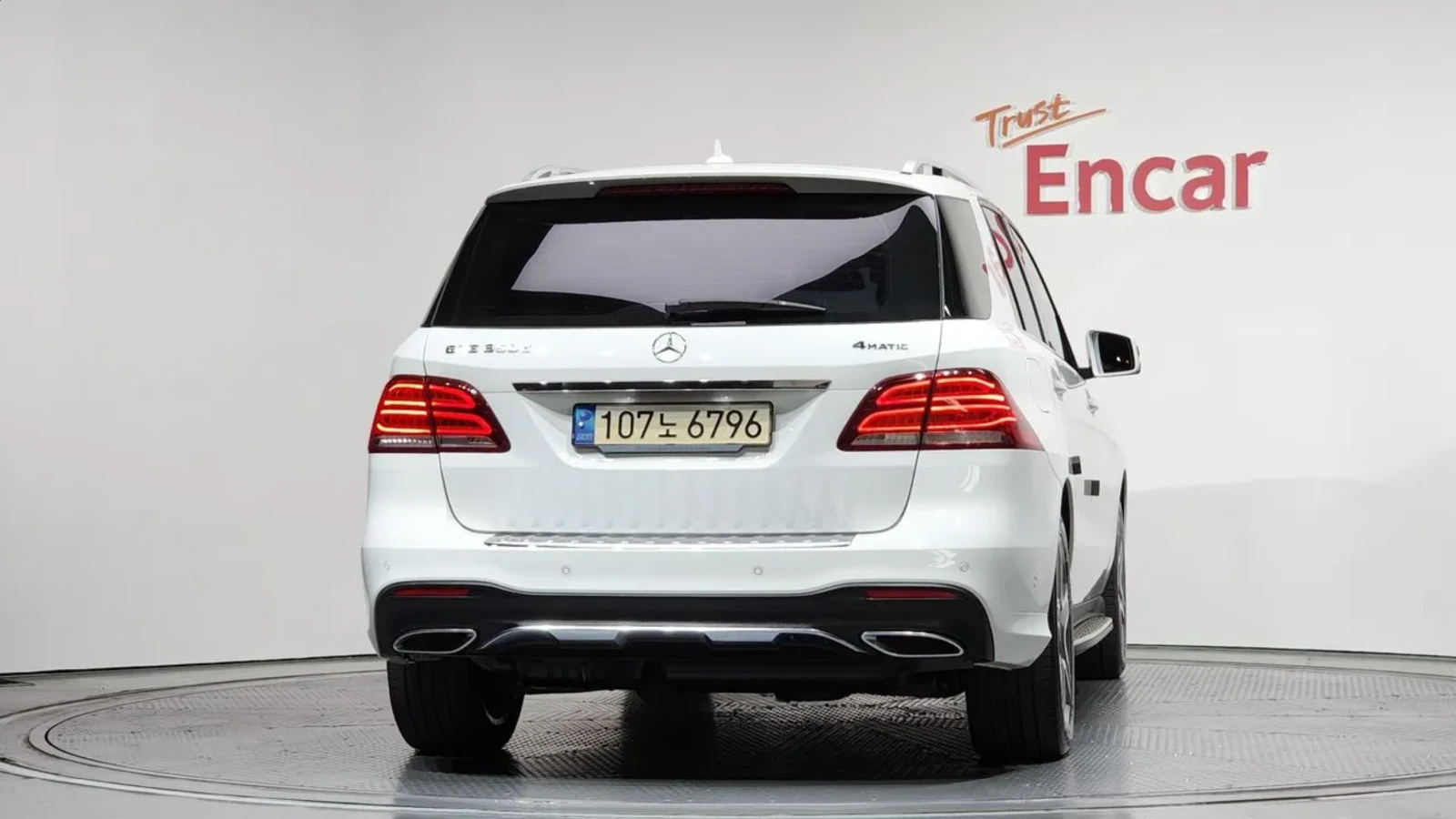 Mercedes-Benz GLE 350d PREMIUM | 4MATIC | 360 КАМЕРА | AMG-LINE | , снимка 4 - Автомобили и джипове - 54591321