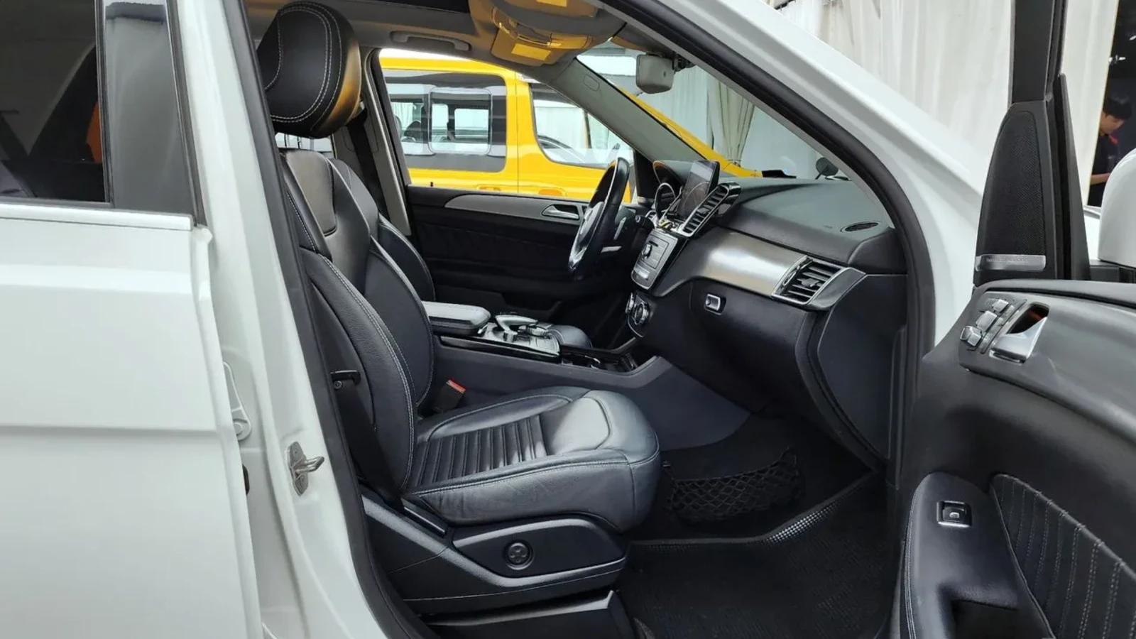 Mercedes-Benz GLE 350d PREMIUM | 4MATIC | 360 КАМЕРА | AMG-LINE | , снимка 8 - Автомобили и джипове - 54591321