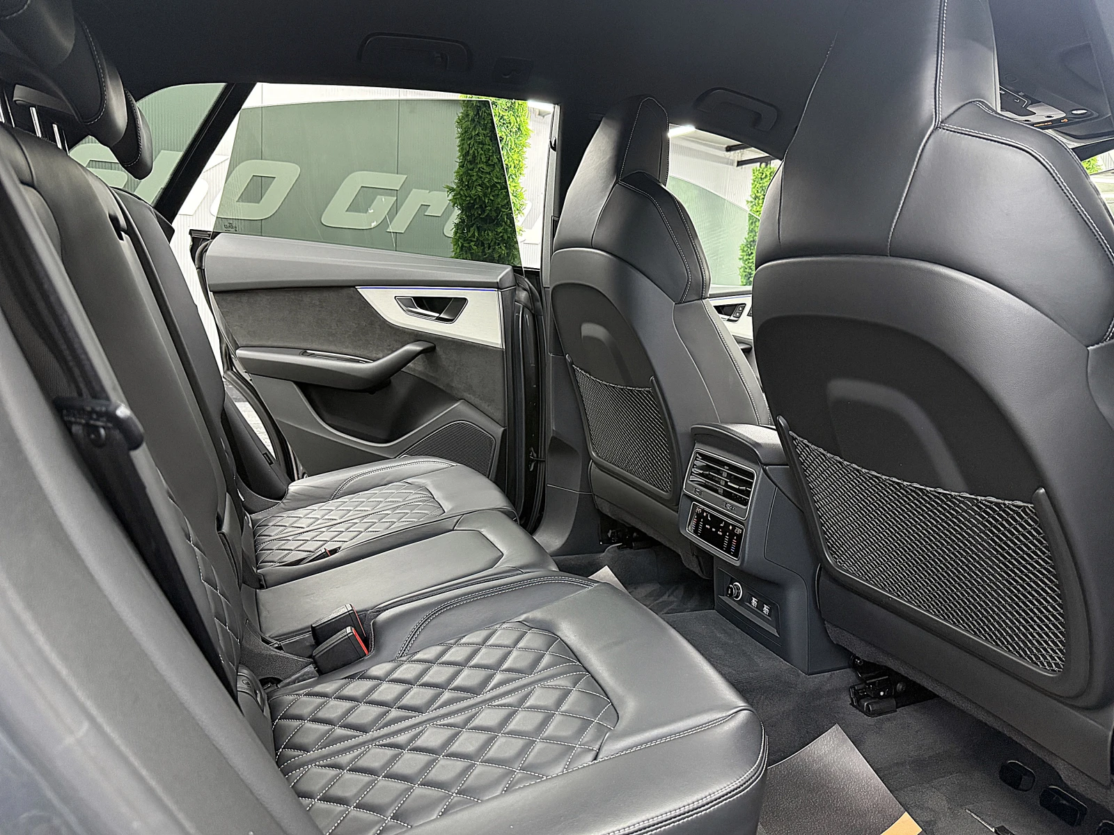 Audi SQ8  Bang&Olufsen/3D-Kamera/MATRIX/СОБСТВЕН ЛИЗИНГ, снимка 12 - Автомобили и джипове - 54938977