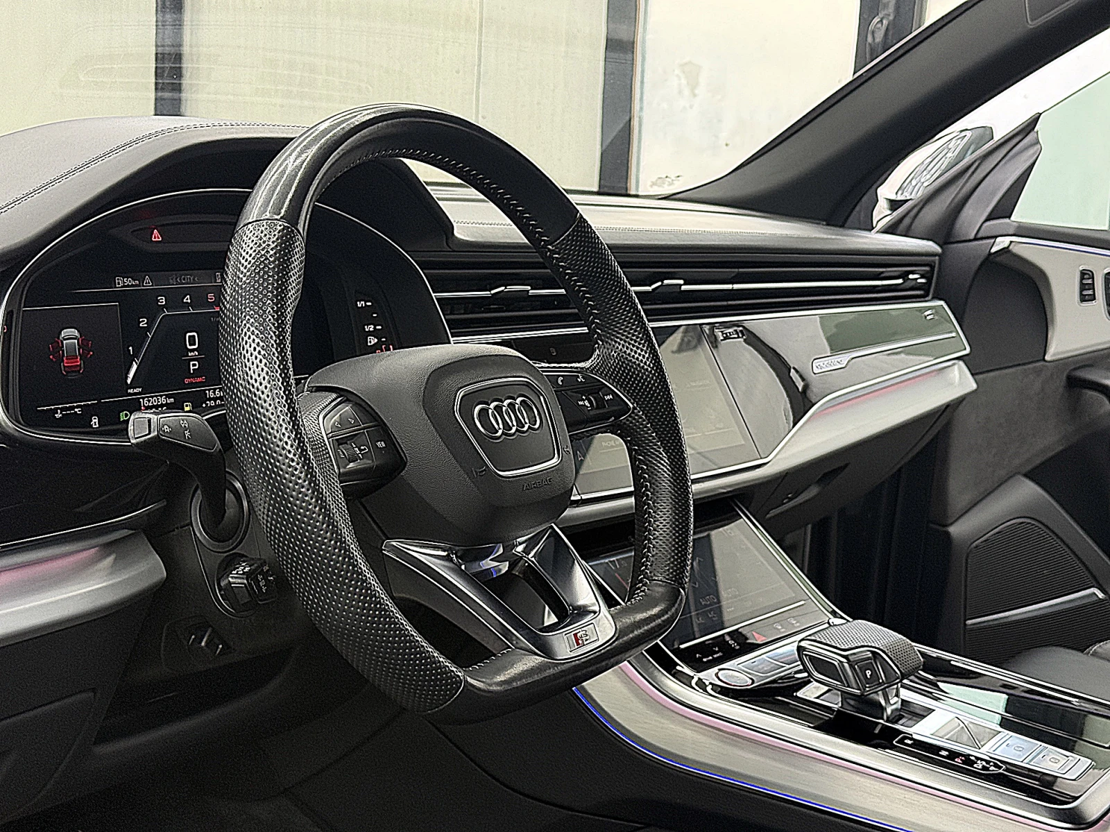 Audi SQ8  Bang&Olufsen/3D-Kamera/MATRIX/СОБСТВЕН ЛИЗИНГ, снимка 11 - Автомобили и джипове - 54938977