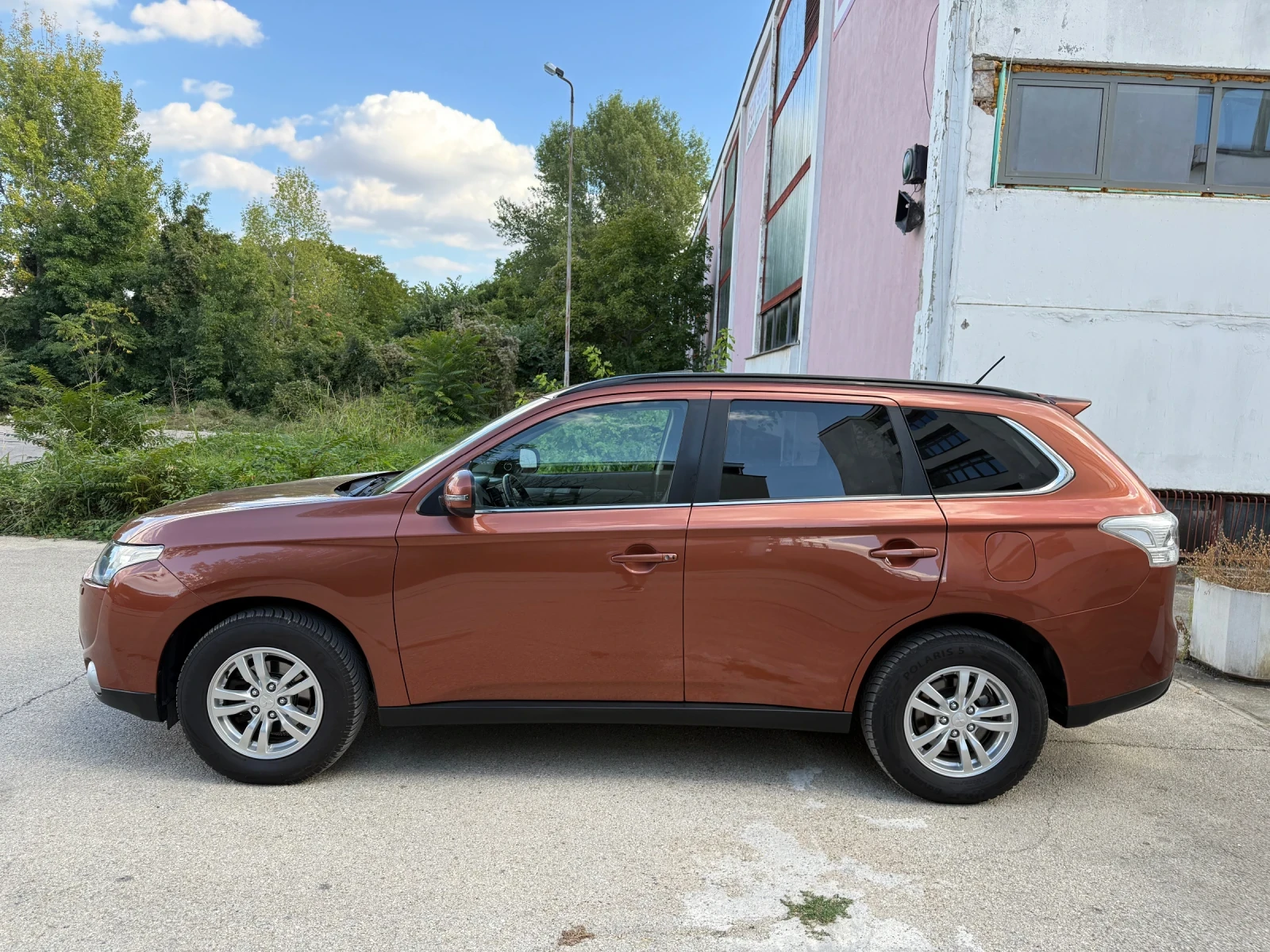 Mitsubishi Outlander 2.0i AUTOMATIC / 7 МЕСТА, снимка 6 - Автомобили и джипове - 56123779