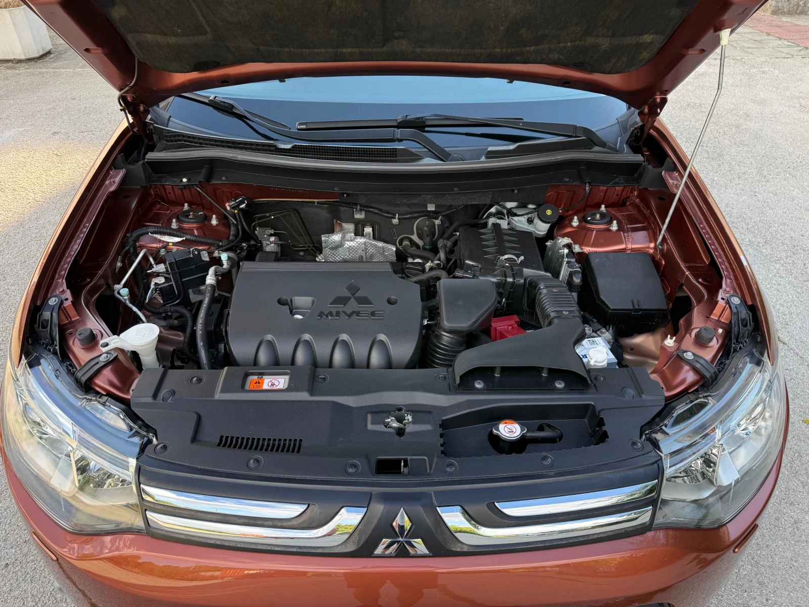 Mitsubishi Outlander 2.0i AUTOMATIC / 7 МЕСТА, снимка 16 - Автомобили и джипове - 56123779