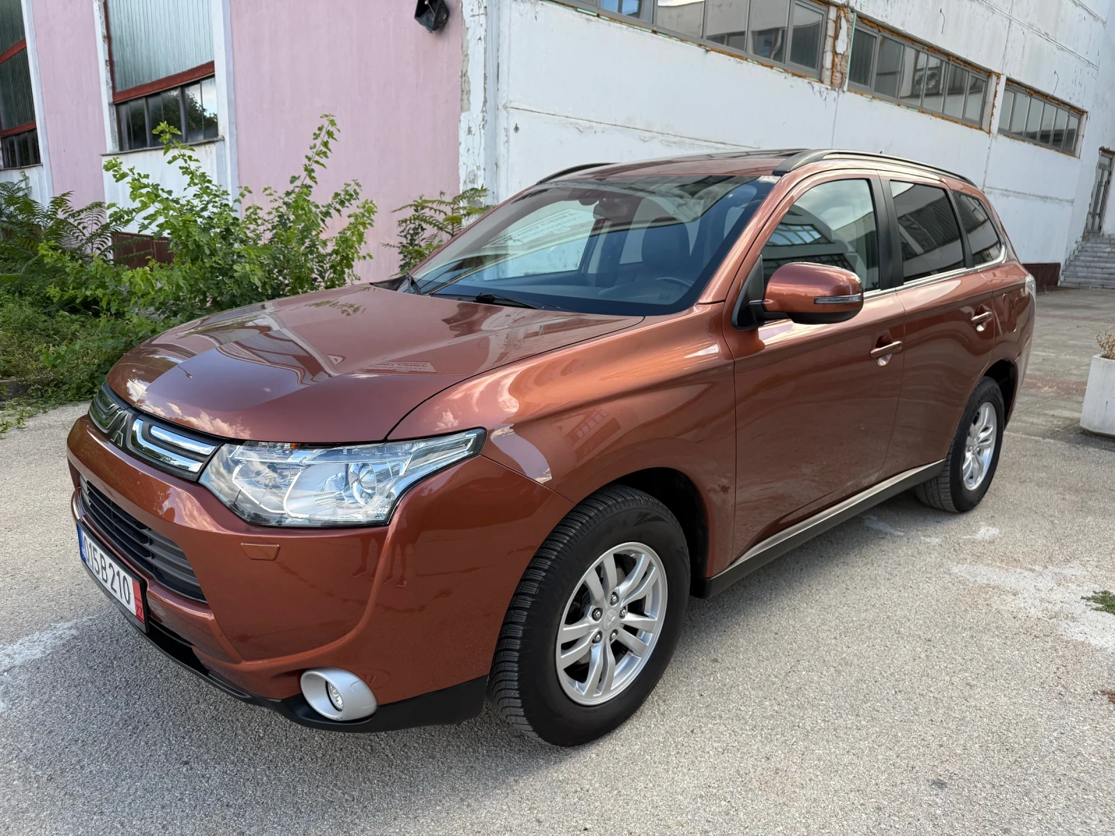 Mitsubishi Outlander 2.0i AUTOMATIC / 7 МЕСТА, снимка 7 - Автомобили и джипове - 56123779
