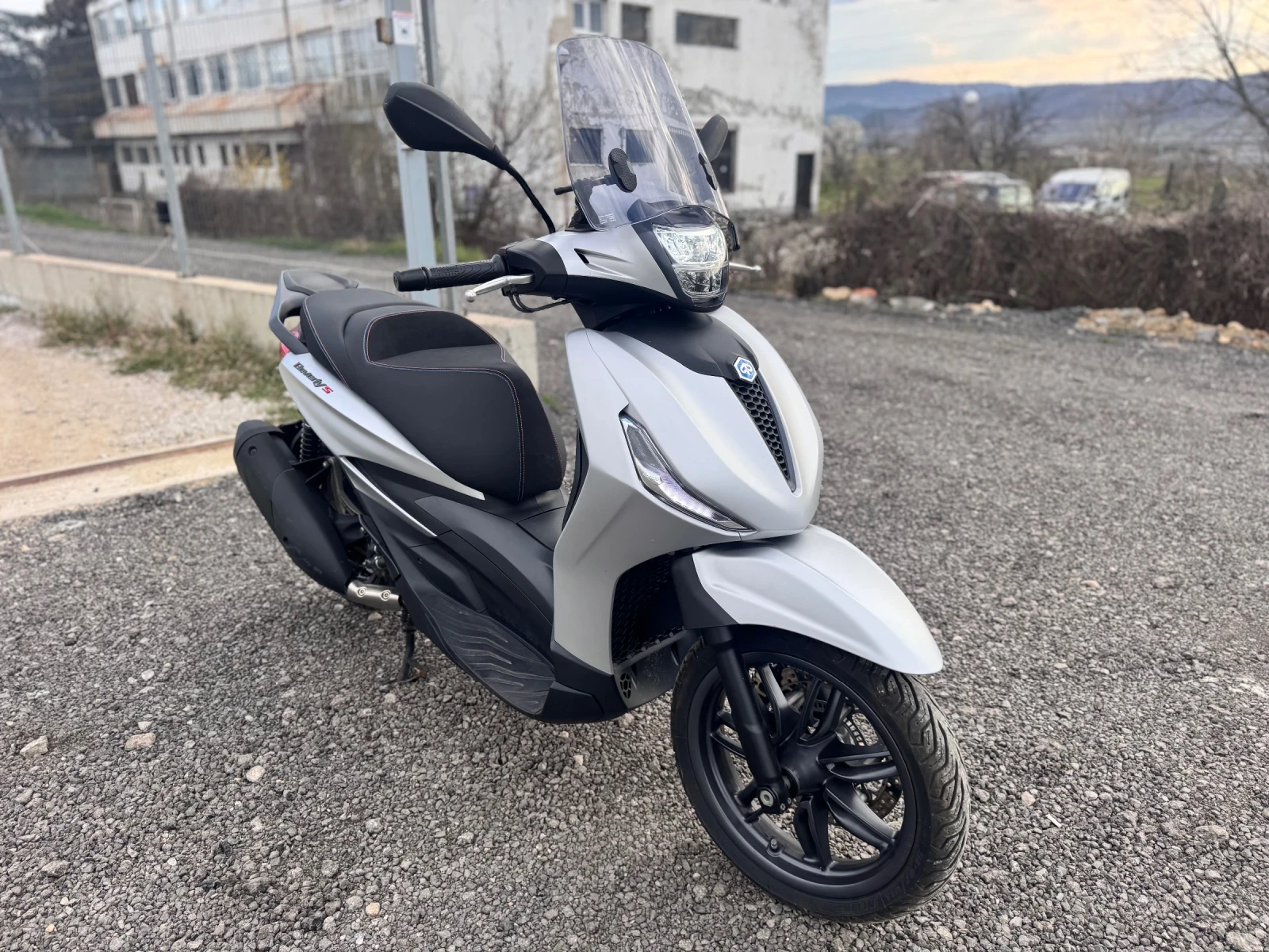 Piaggio Beverly 300hpe, ABS-ASR, 2021год., снимка 8 - Мотоциклети и мототехника - 53933629