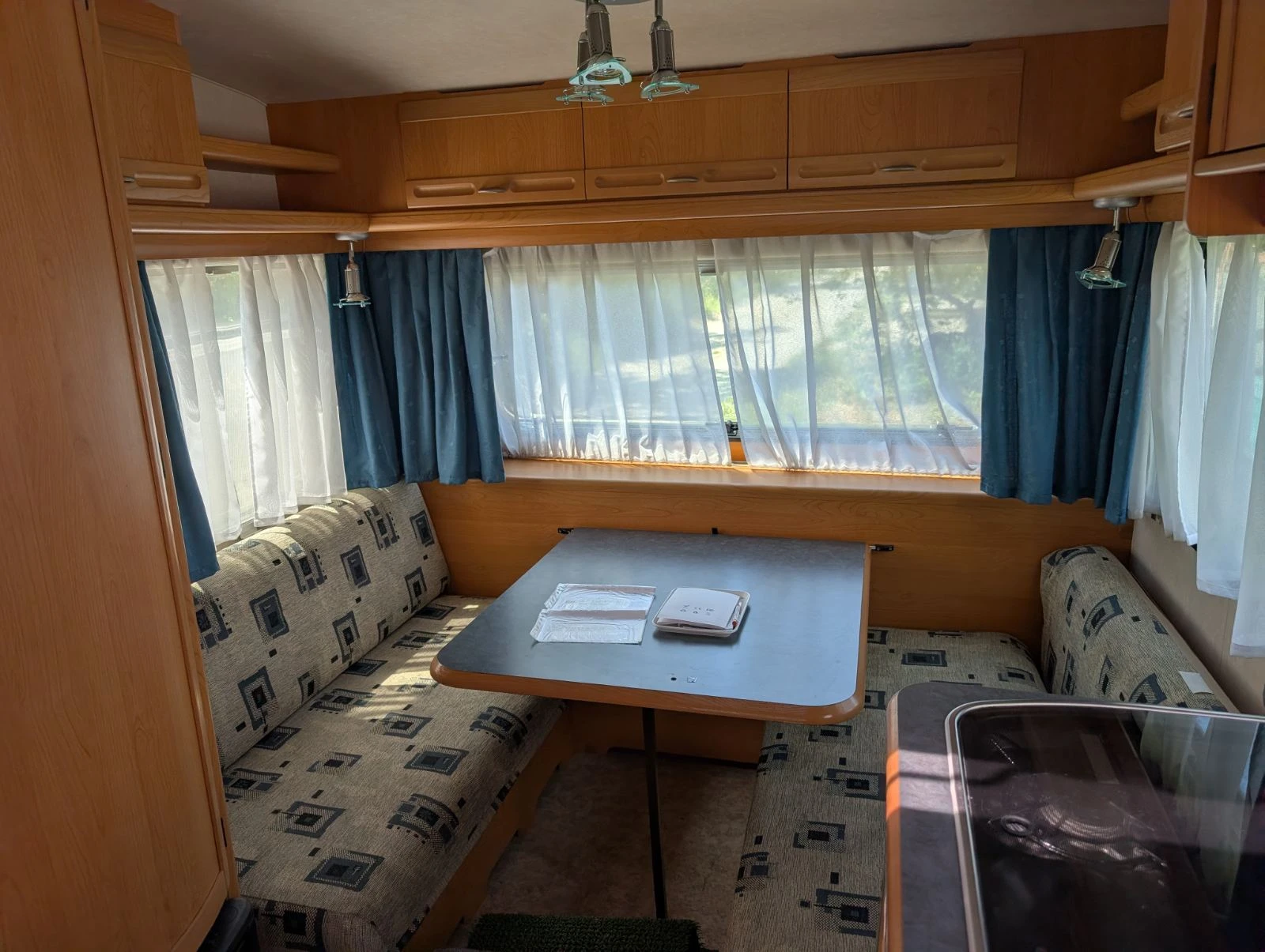 Каравана Adria 5104UH, снимка 5 - Каравани и кемпери - 55001270