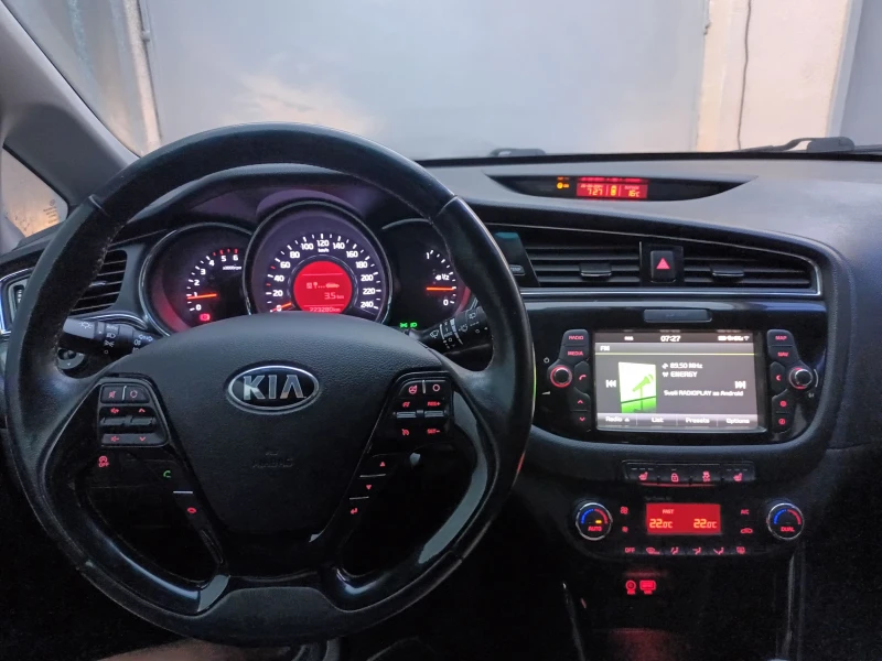 Kia Ceed 1.6 CRDI/136 к.с., снимка 9 - Автомобили и джипове - 47360363