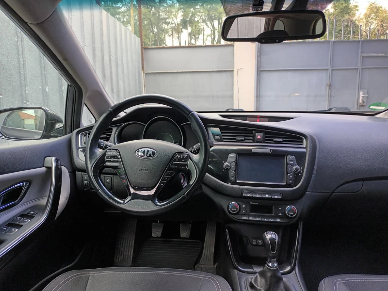 Kia Ceed 1.6 CRDI/136 к.с., снимка 10 - Автомобили и джипове - 47360363