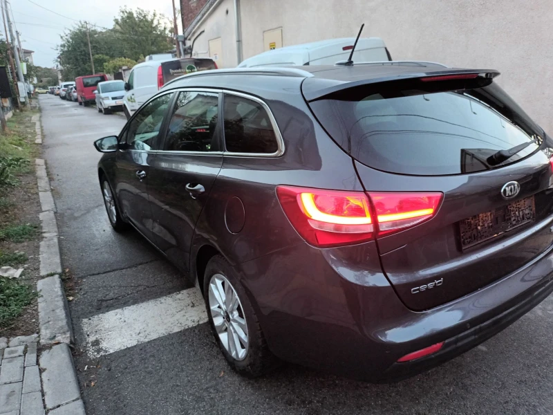 Kia Ceed 1.6 CRDI/136 к.с., снимка 5 - Автомобили и джипове - 47360363