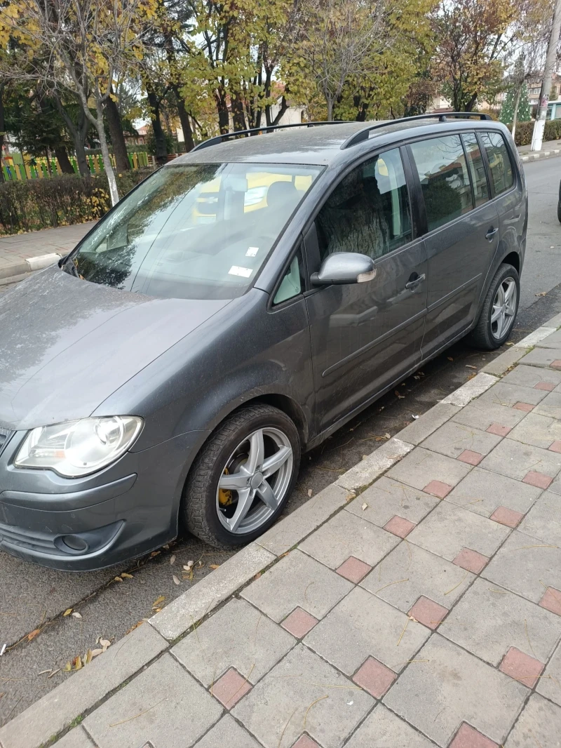 VW Touran, снимка 2 - Автомобили и джипове - 48296046