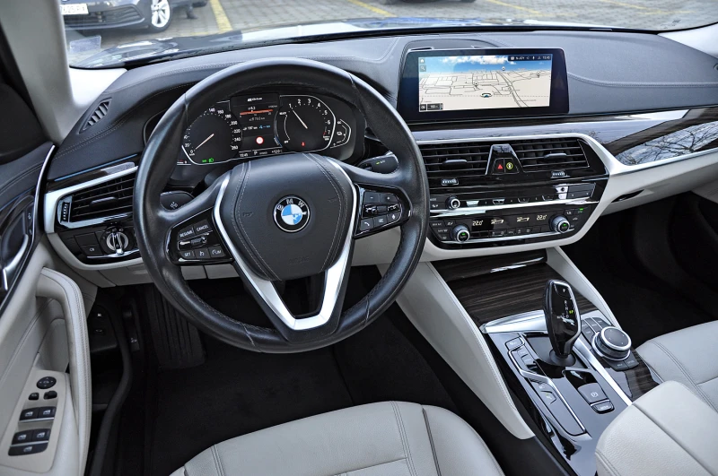 BMW 530E Plug-in Hybrid xDrive Luxury line !ГАРАНЦИОНЕН!, снимка 8 - Автомобили и джипове - 48412054