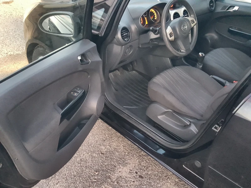 Opel Corsa, снимка 12 - Автомобили и джипове - 48436469