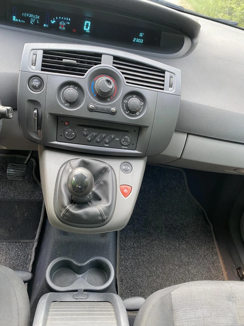 Renault Scenic 1.6 16v , снимка 9 - Автомобили и джипове - 52044734