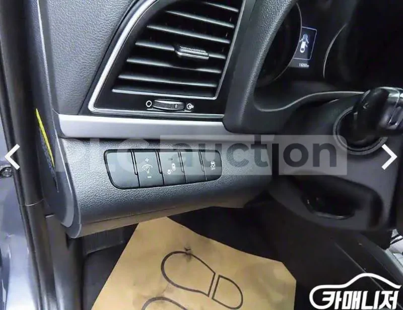 Hyundai Elantra, снимка 12 - Автомобили и джипове - 52333051