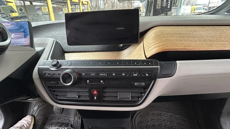 BMW i3, снимка 15 - Автомобили и джипове - 53415694