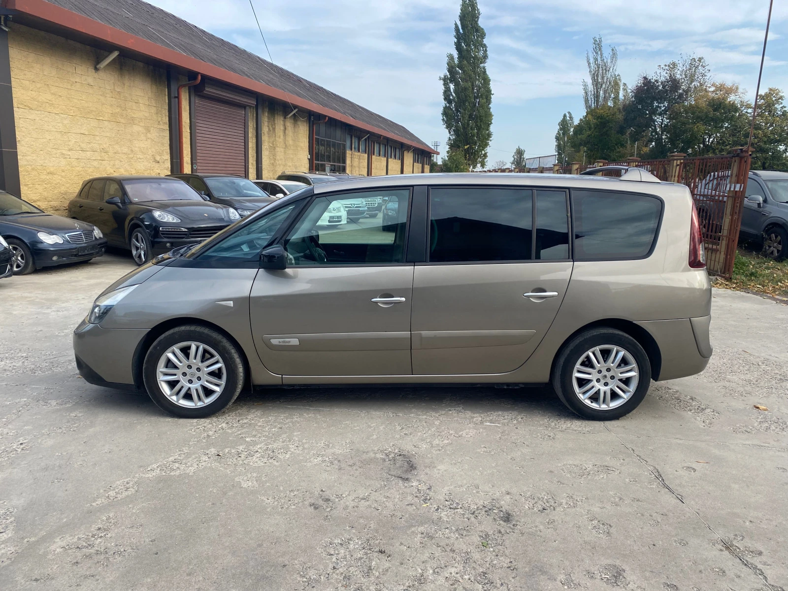 Renault Espace 2.0 dci initiale - изображение 4