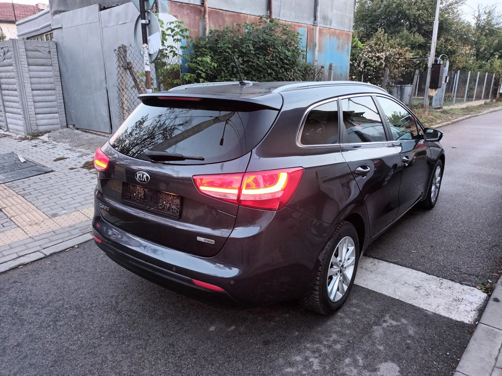 Kia Ceed 1.6 CRDI/ PREMIUM - изображение 4