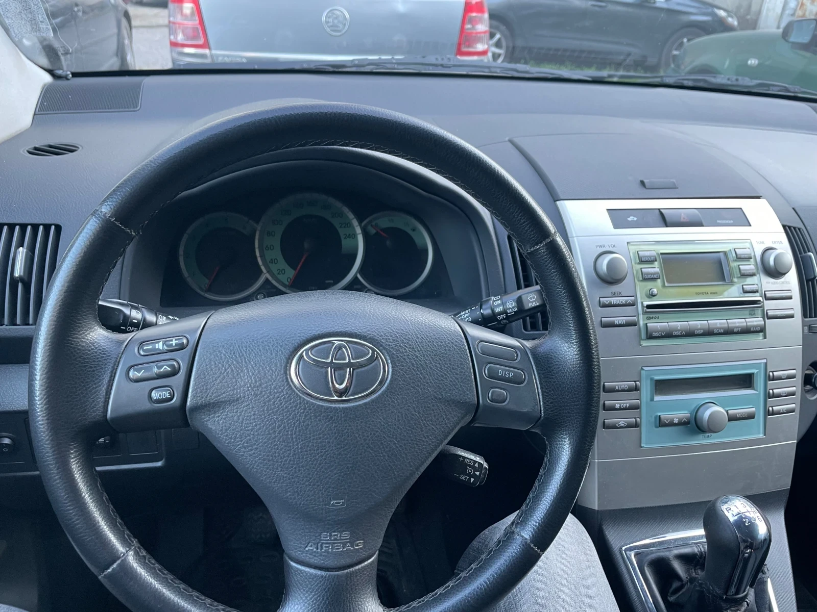 Toyota Corolla verso 2.2 - изображение 7